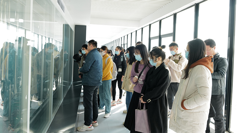 共建實踐和研發(fā)創(chuàng)新基地  為培養(yǎng)高層次復(fù)合應(yīng)用型人才共同努力